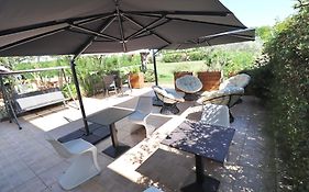 Chambres D'Hotes Avec Jacuzzi Et Piscine Au Mas De Cadoule